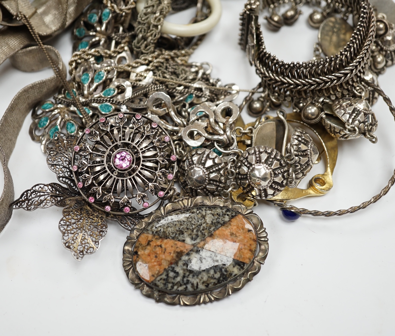 A small quantity of assorted silver and mainly white metal jewellery, including necklaces, brooches, thimbles, bracelets, pendants etc. Condition - poor to fair